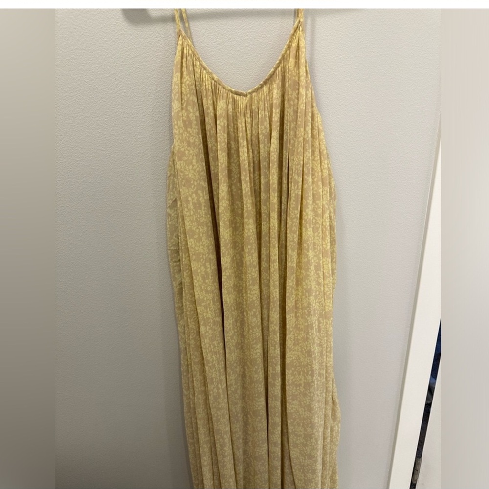Old Navy Beige and Yellow Floral Maxi Dress. Fully lined, Excellent condition